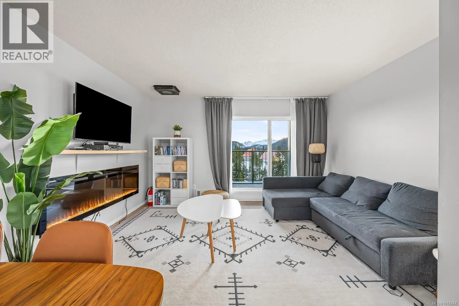 303 695 Castle Crag Cres