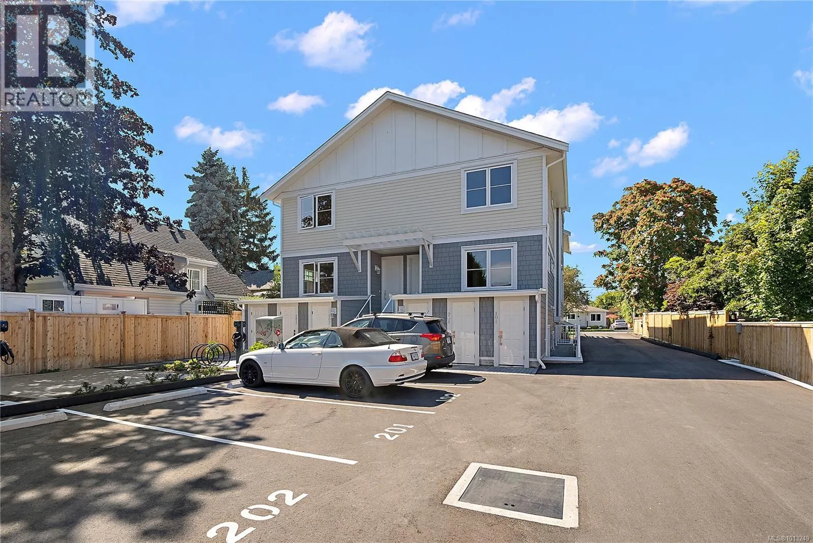 302 483 South Joffre St