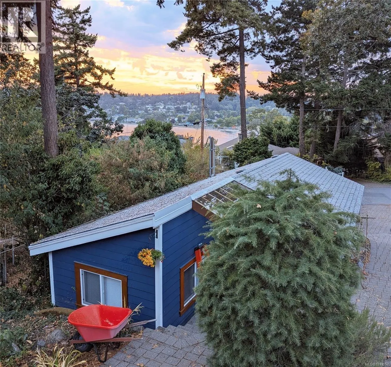 2710 Sea View Rd