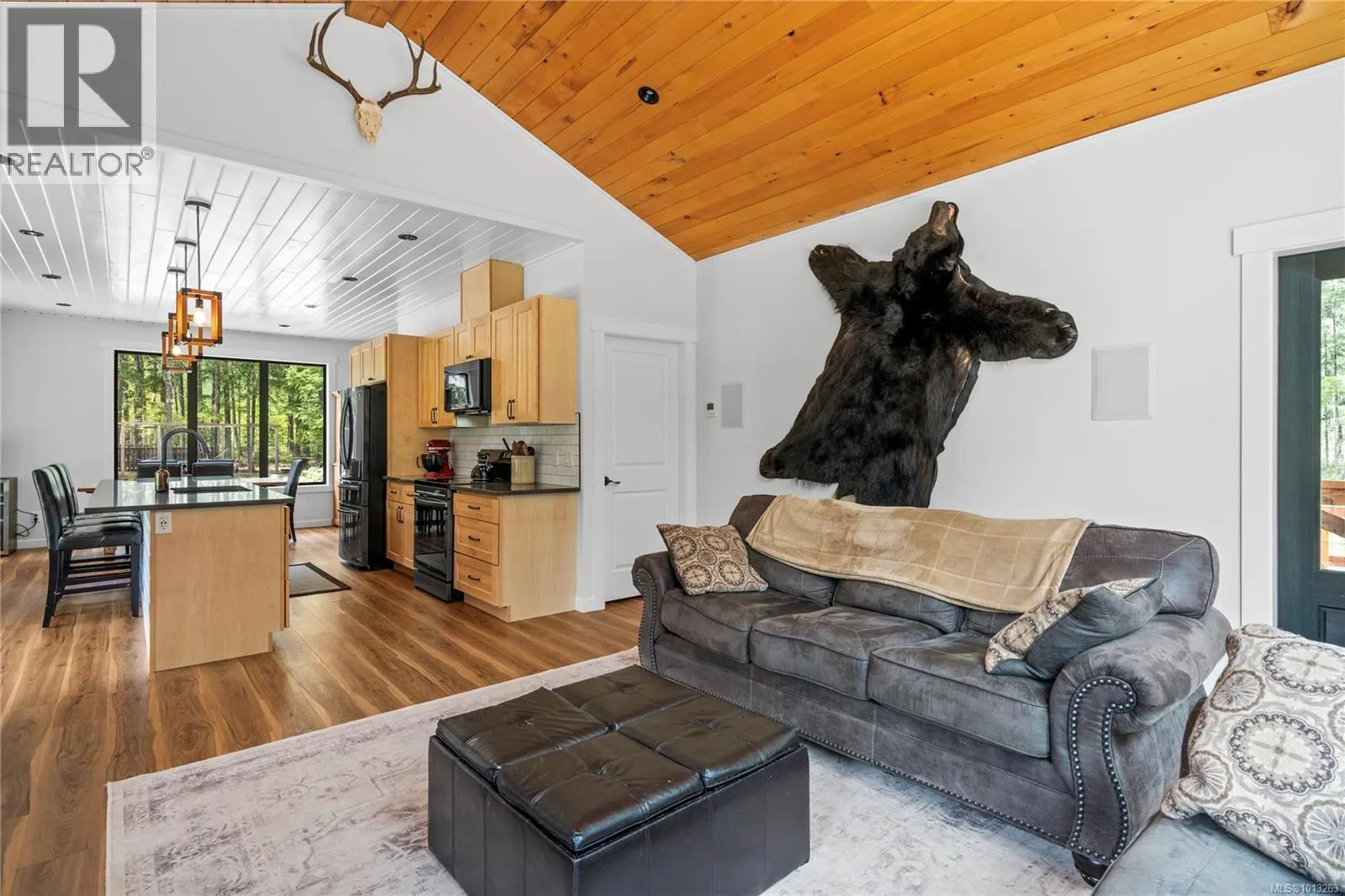 2715 Nanaimo River Rd