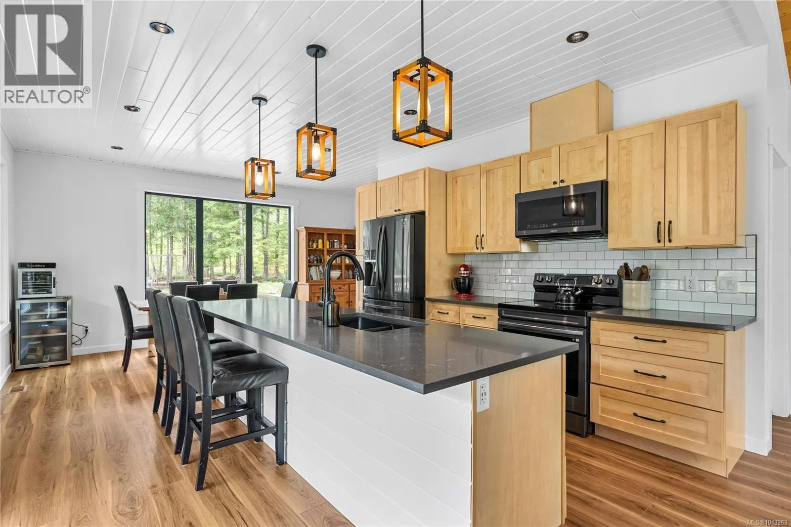2715 Nanaimo River Rd