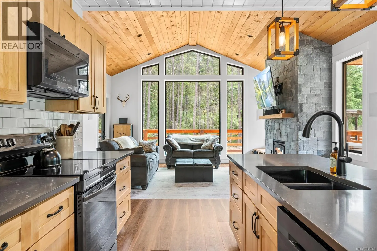 2715 Nanaimo River Rd