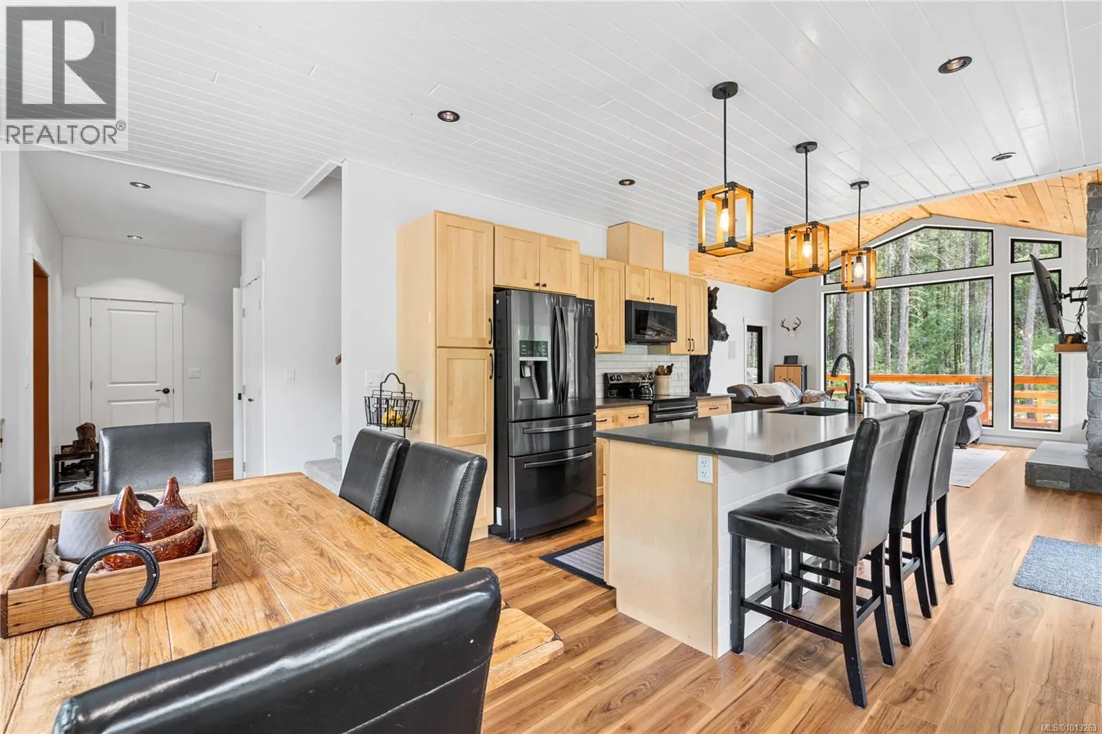 2715 Nanaimo River Rd