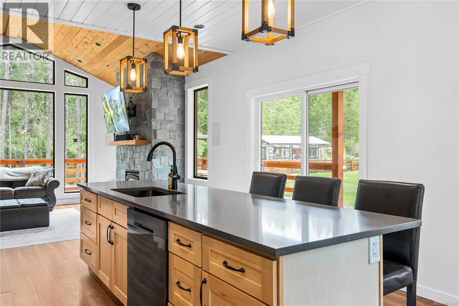 2715 Nanaimo River Rd
