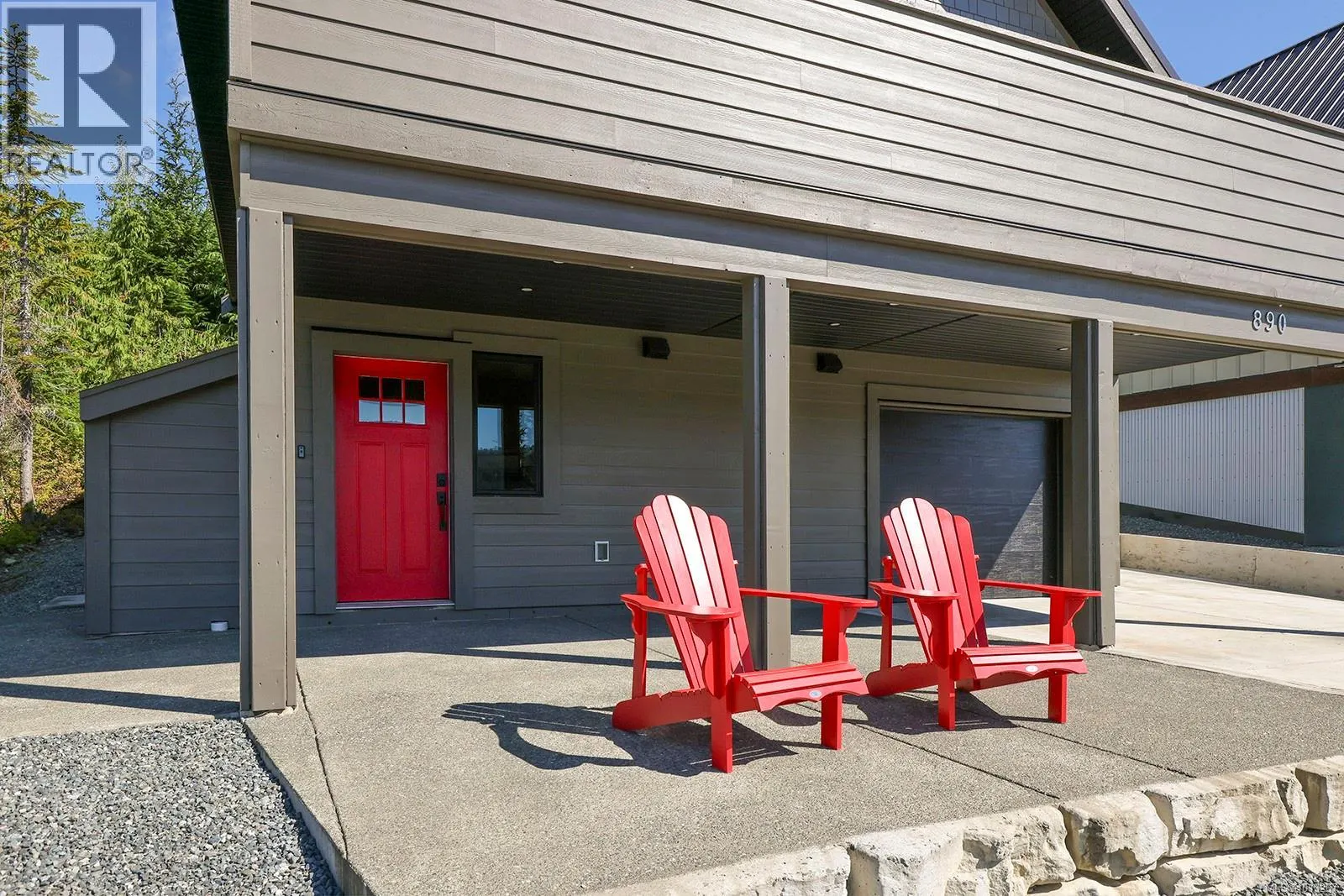 890 Cruikshank Ridge