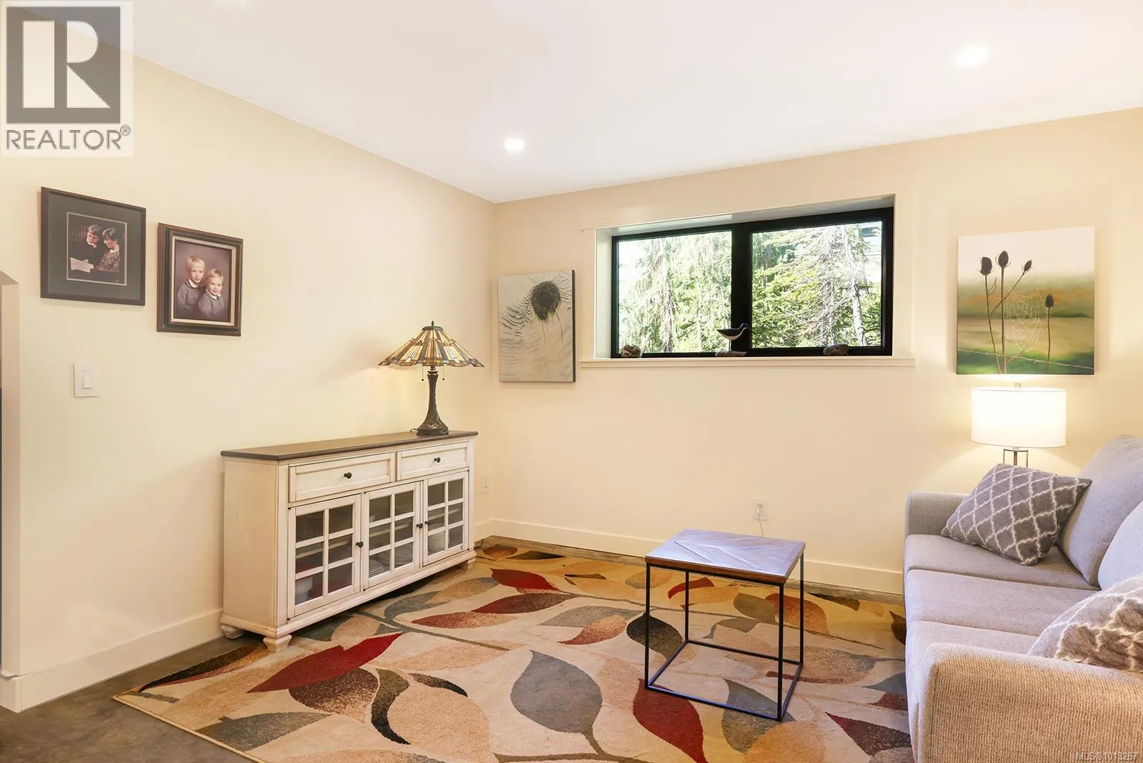 890 Cruikshank Ridge