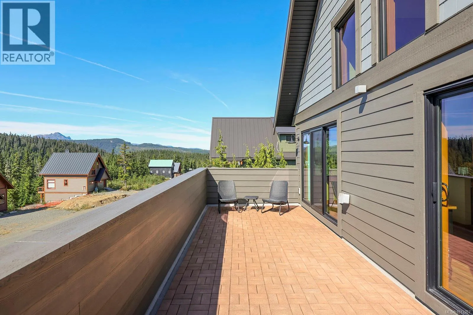 890 Cruikshank Ridge