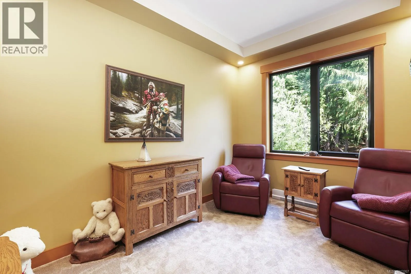 890 Cruikshank Ridge