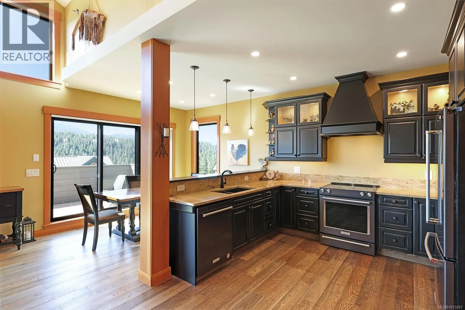 890 Cruikshank Ridge