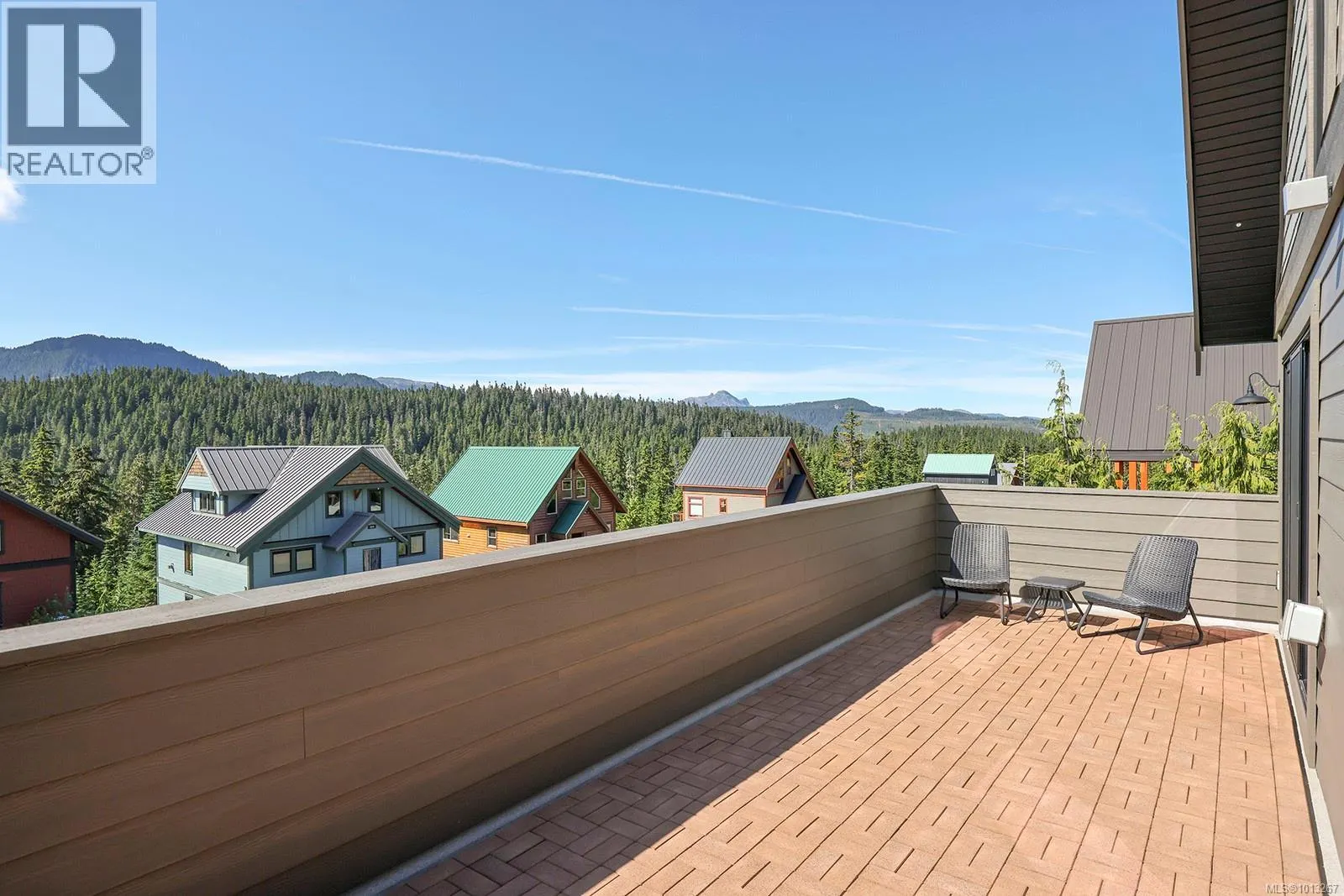 890 Cruikshank Ridge