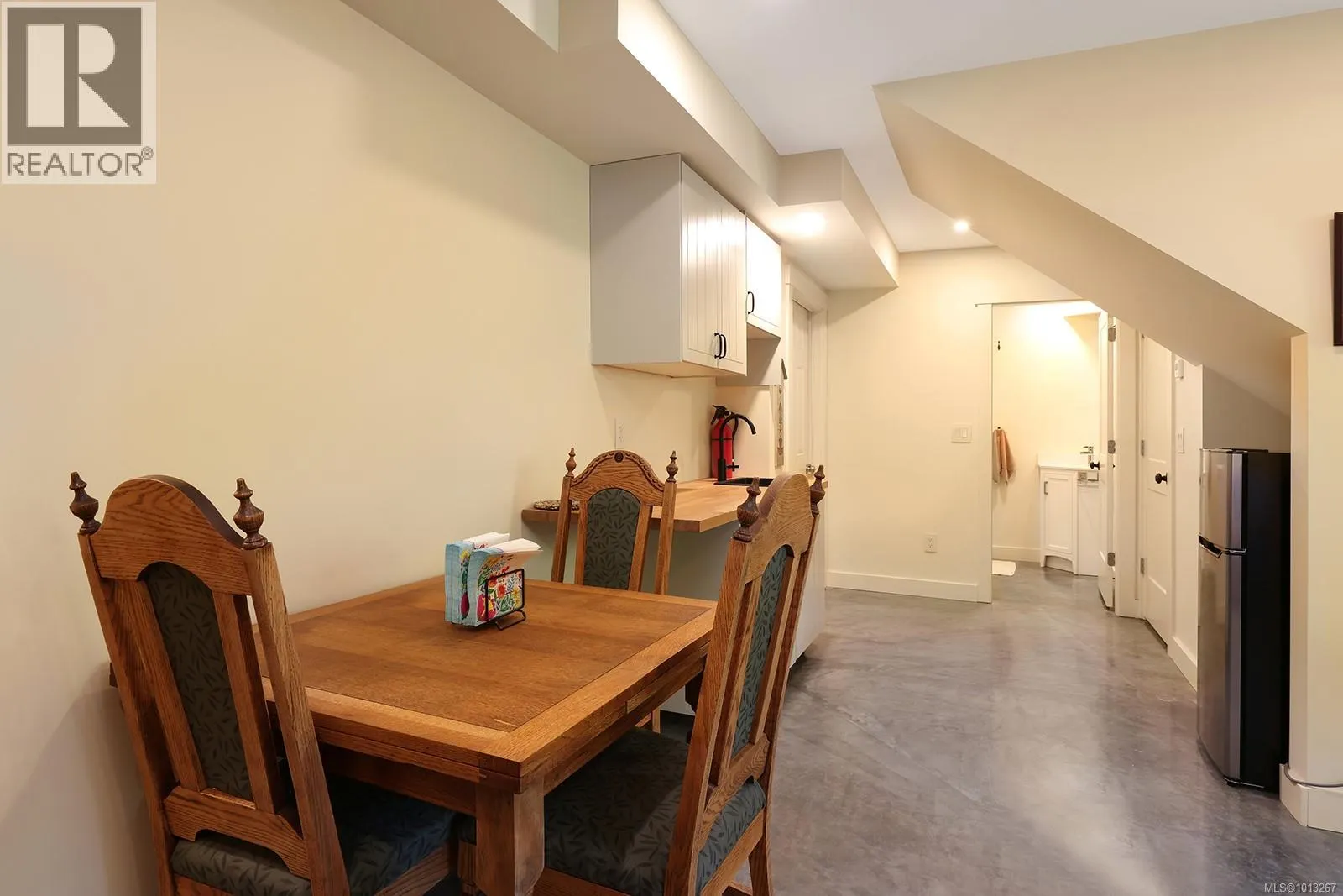 890 Cruikshank Ridge