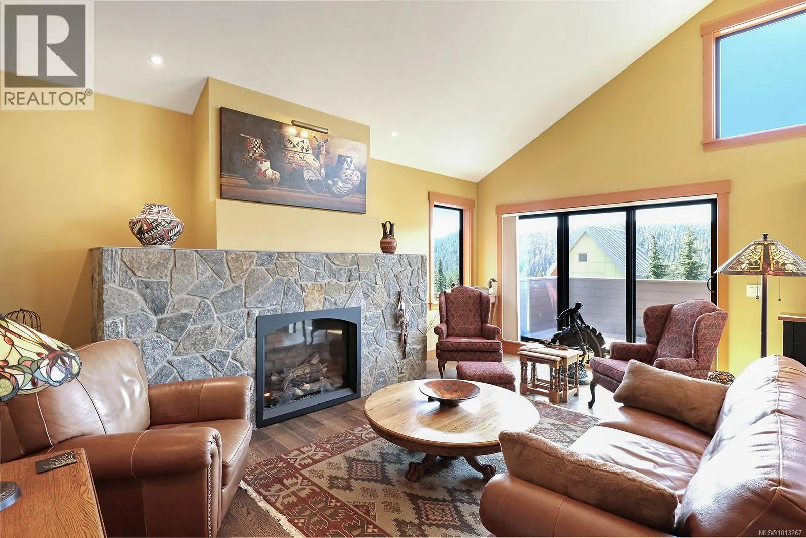 890 Cruikshank Ridge