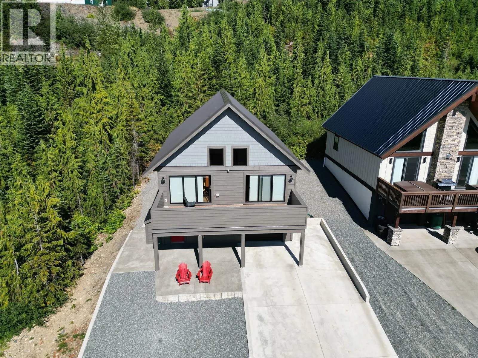 890 Cruikshank Ridge