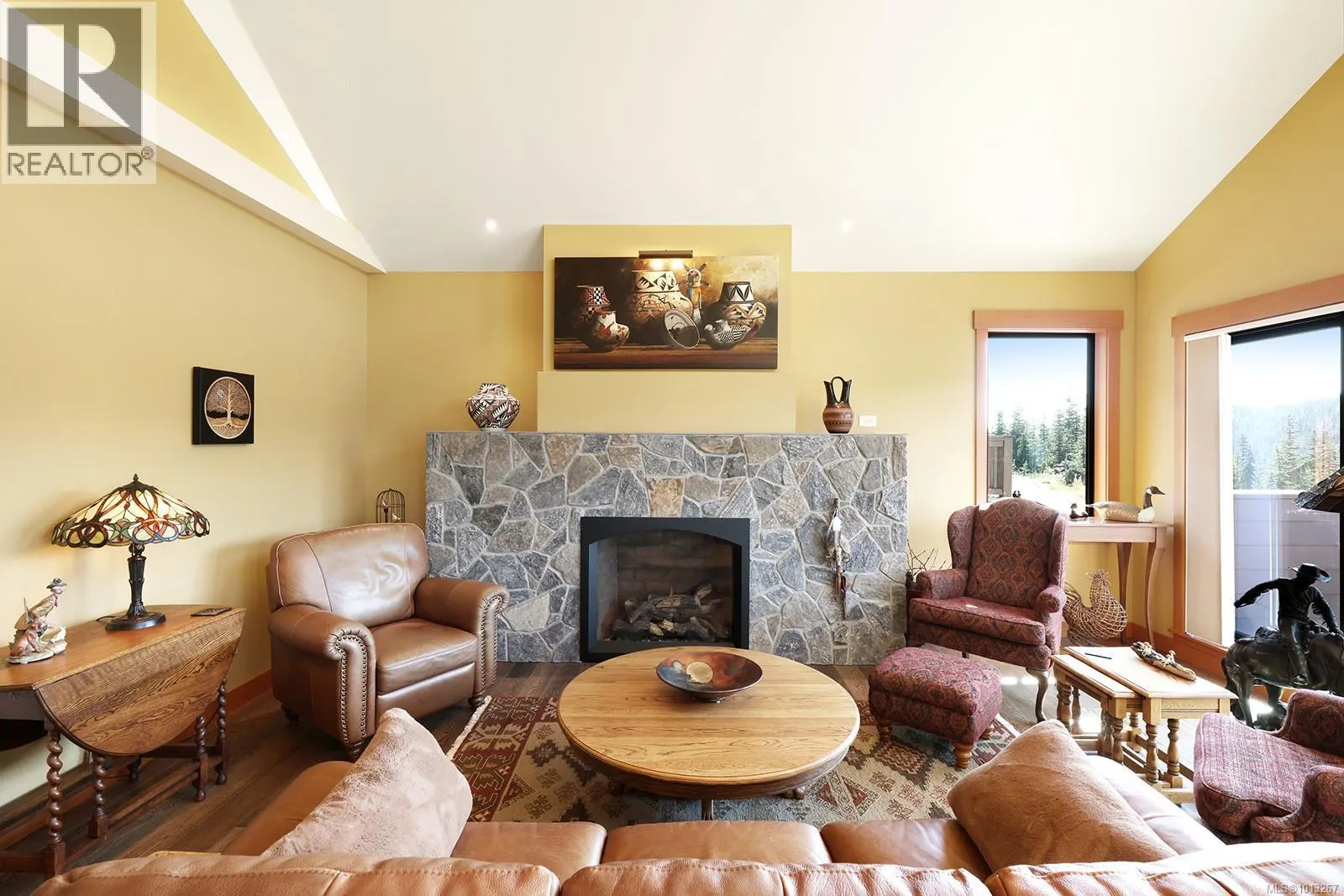 890 Cruikshank Ridge