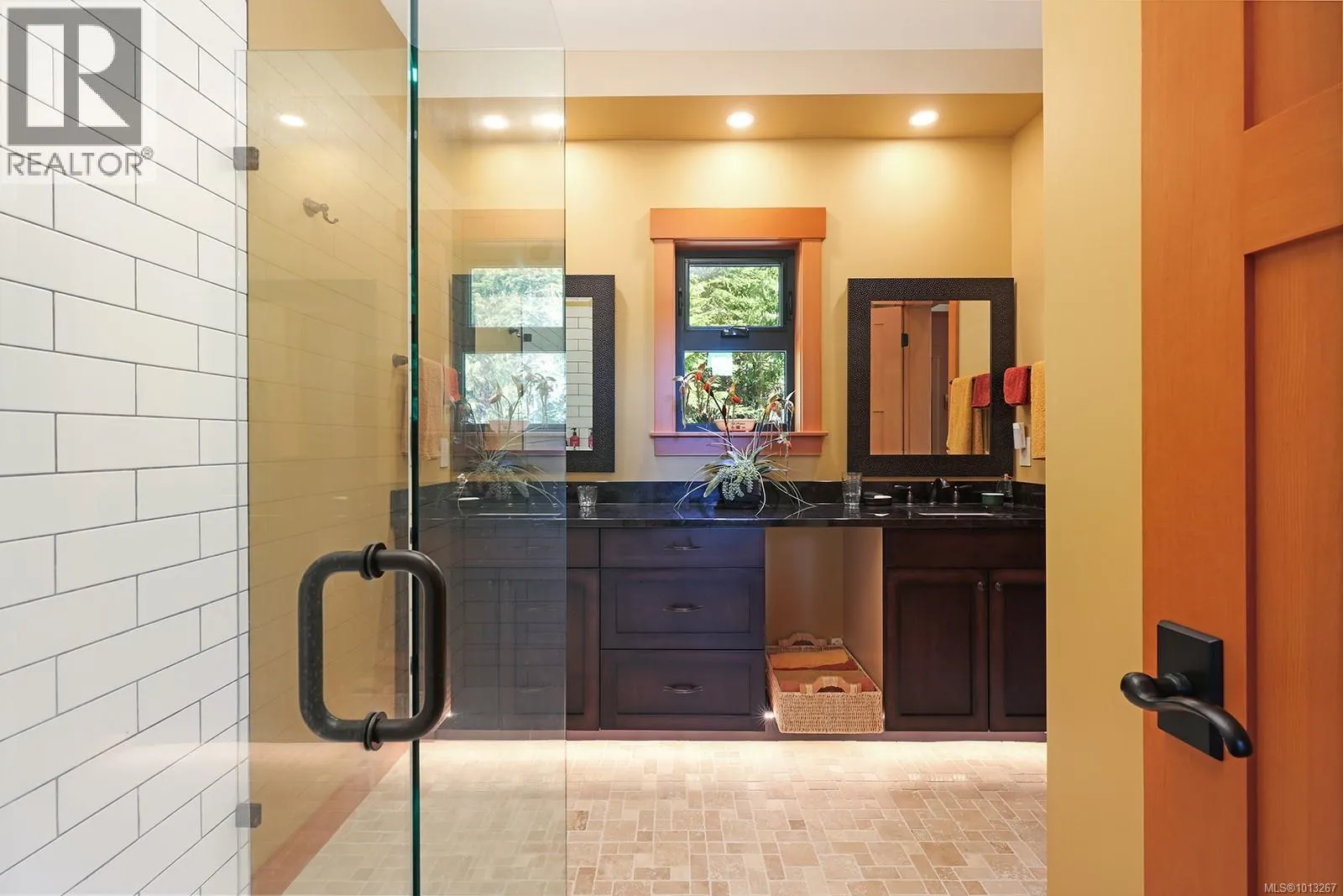 890 Cruikshank Ridge