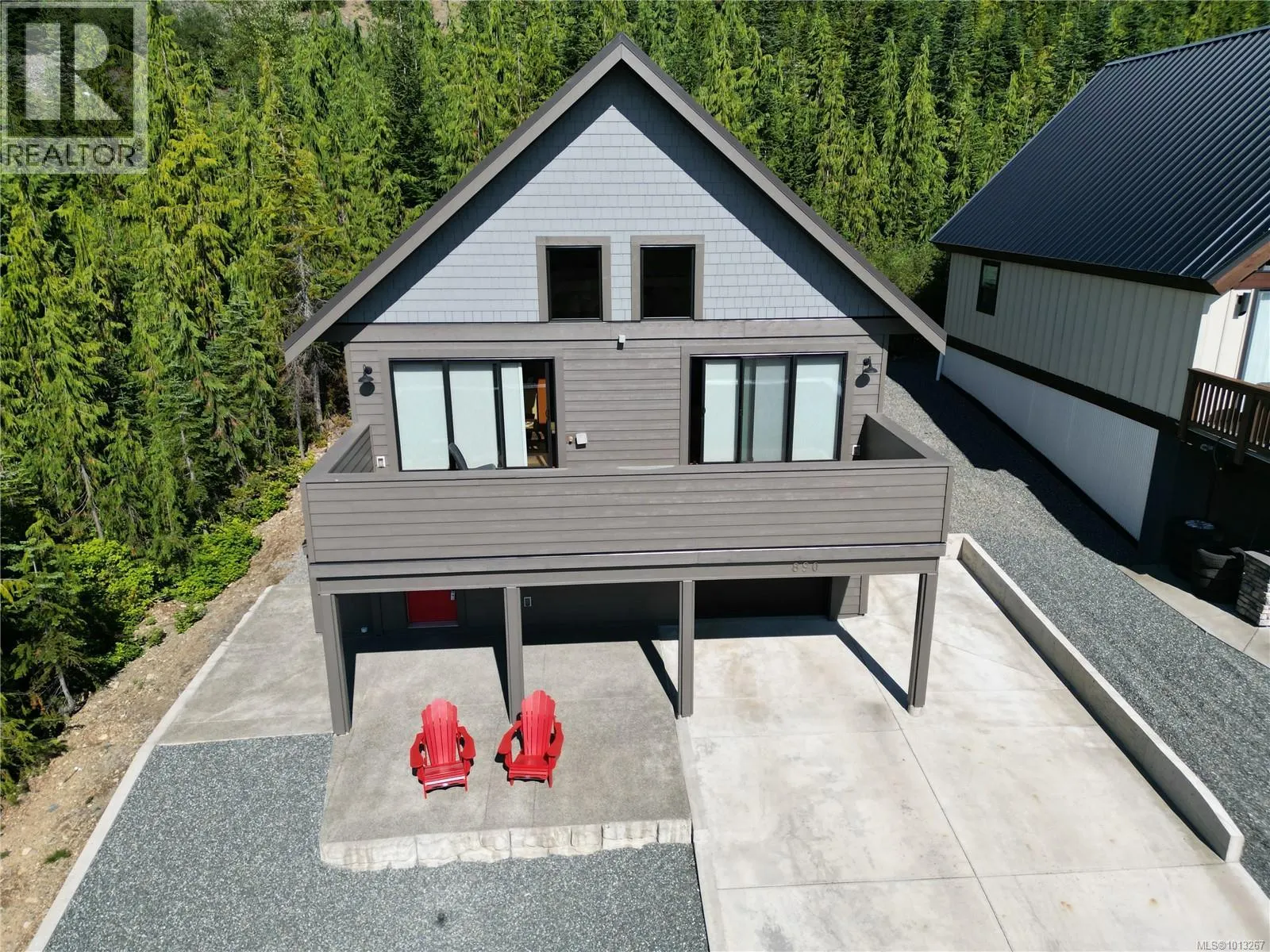890 Cruikshank Ridge