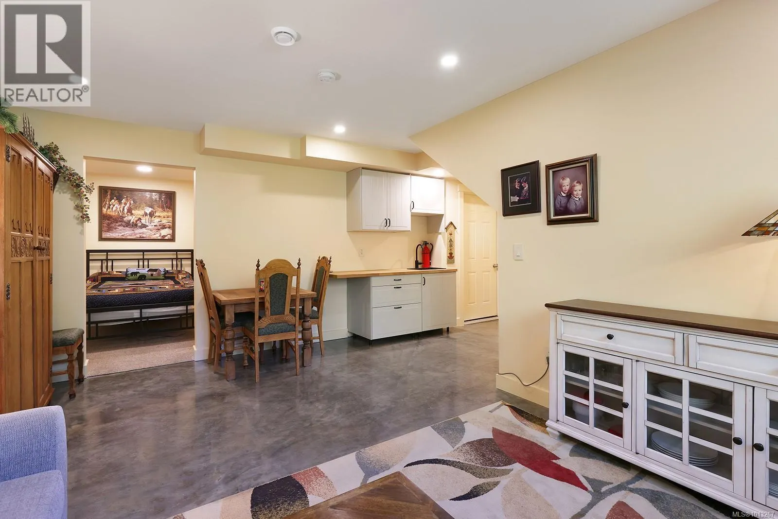 890 Cruikshank Ridge