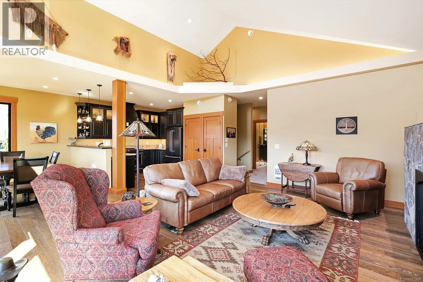 890 Cruikshank Ridge