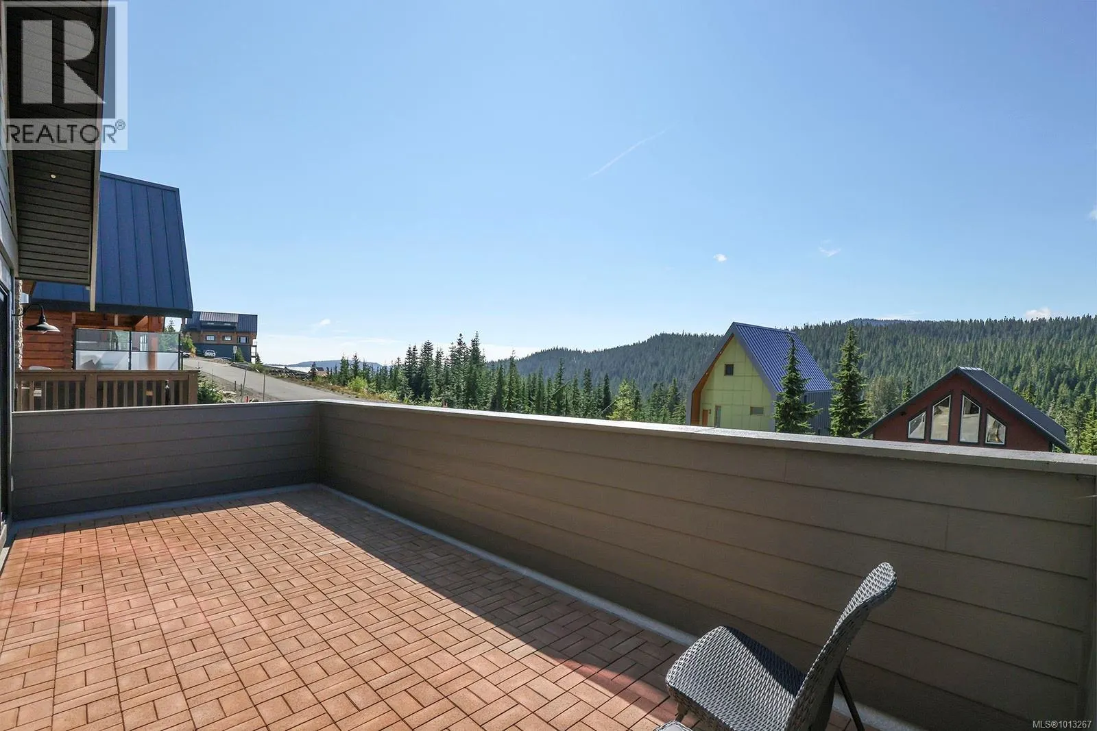 890 Cruikshank Ridge