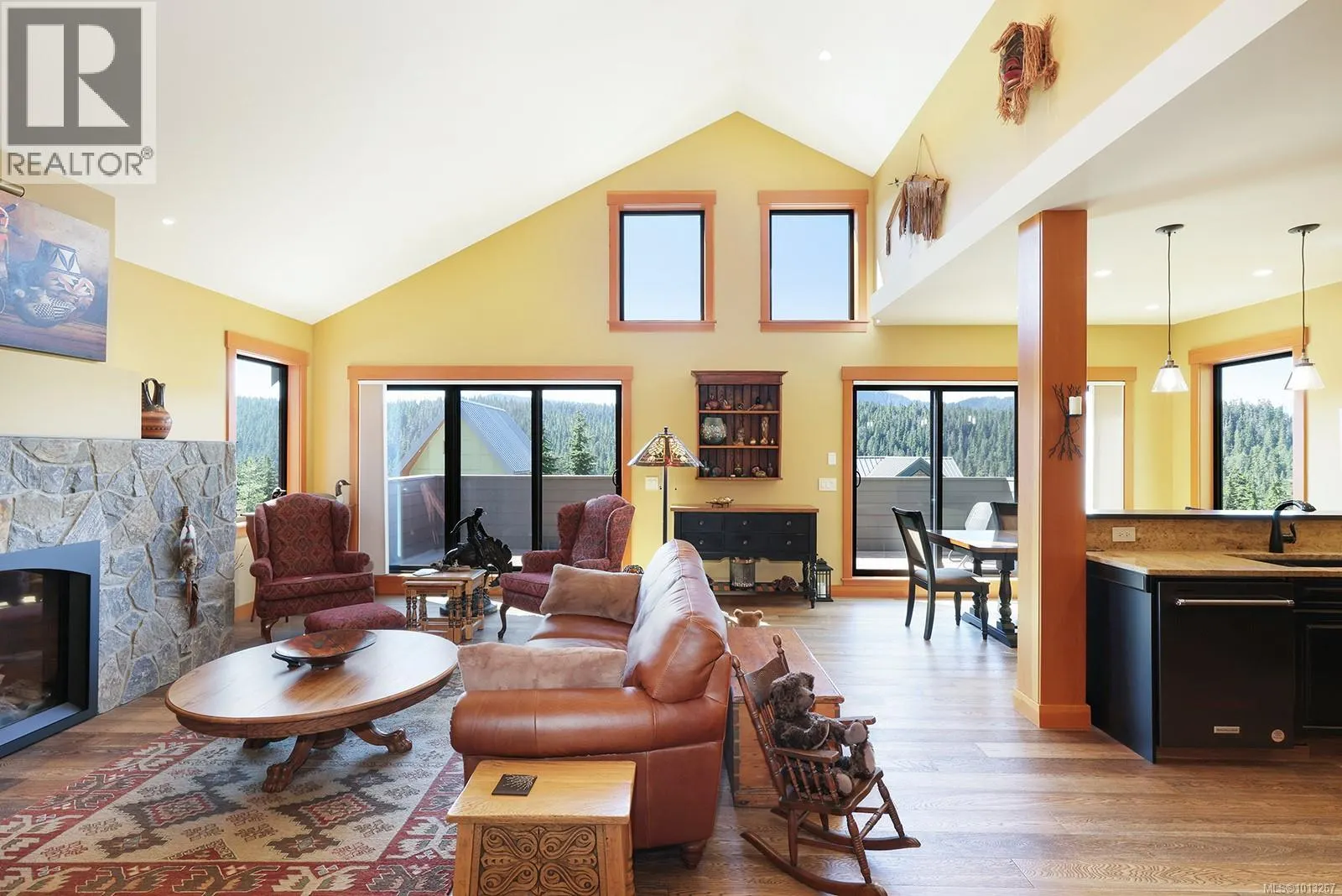 890 Cruikshank Ridge
