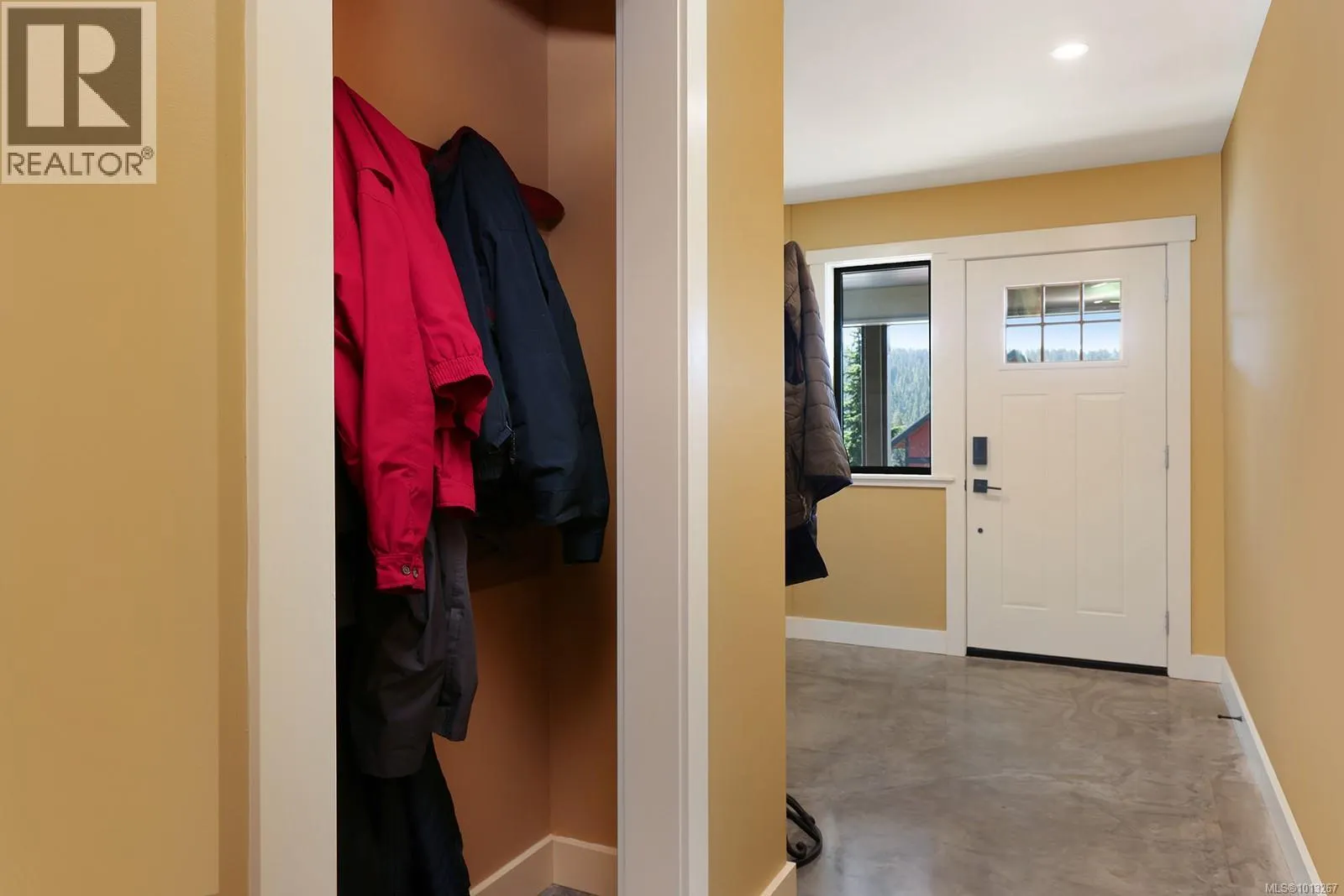 890 Cruikshank Ridge