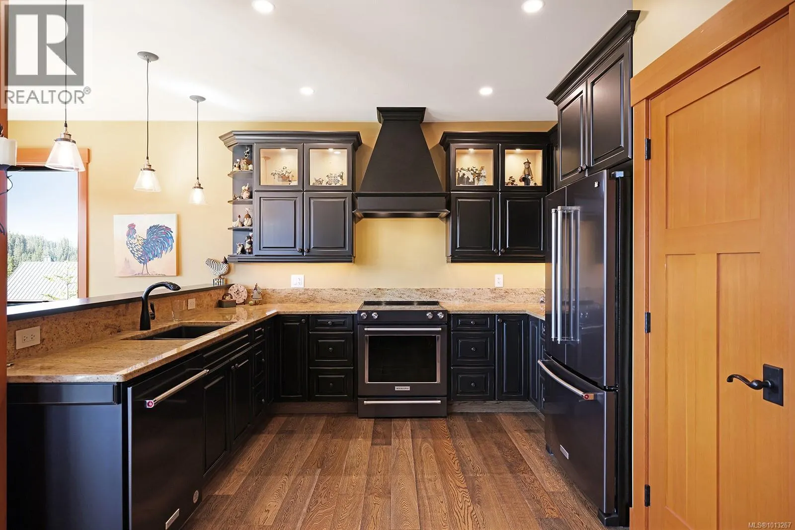 890 Cruikshank Ridge