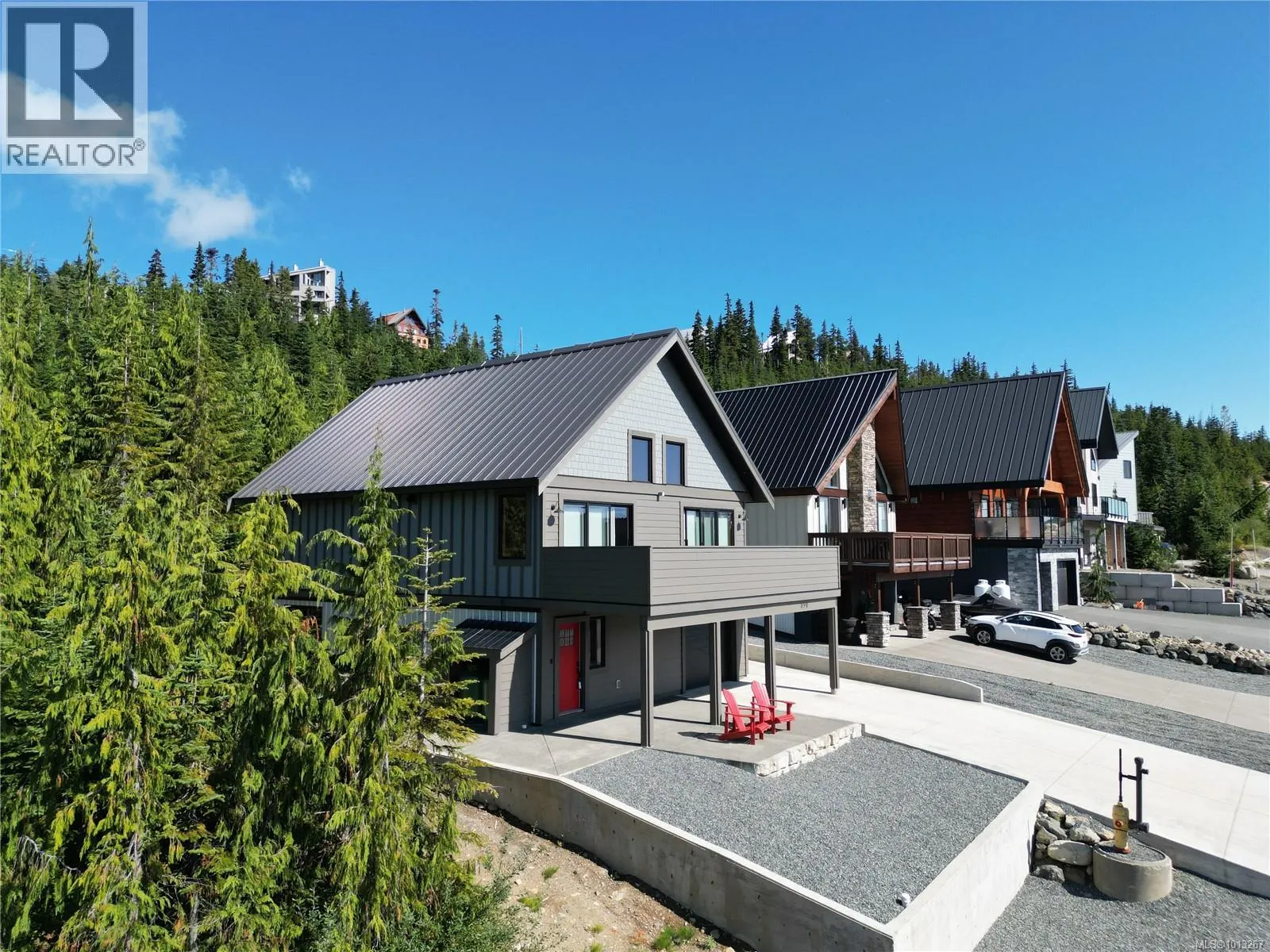 890 Cruikshank Ridge