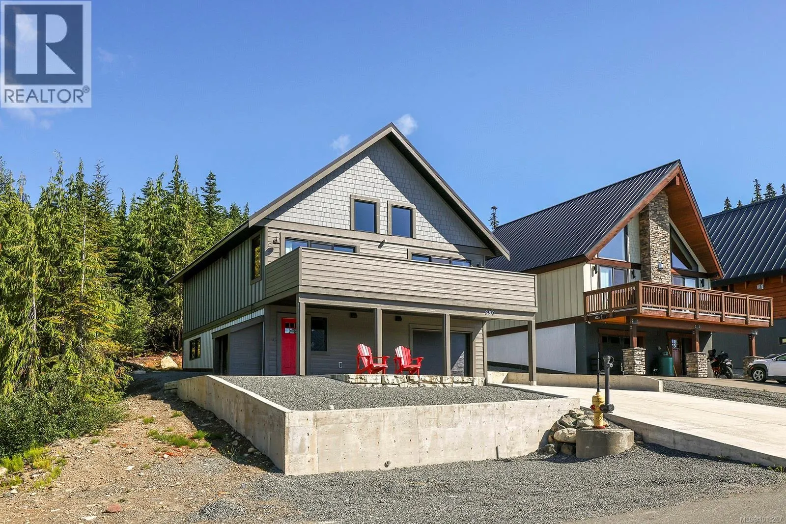 890 Cruikshank Ridge