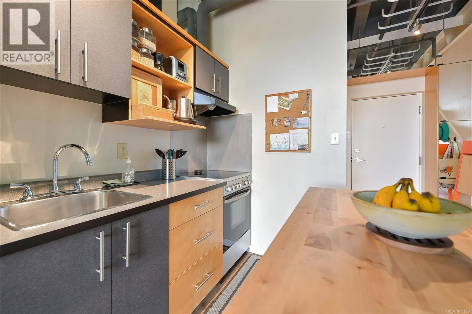 513 1061 Fort St