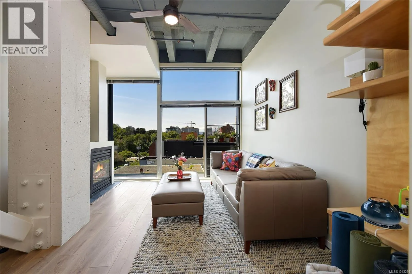 513 1061 Fort St