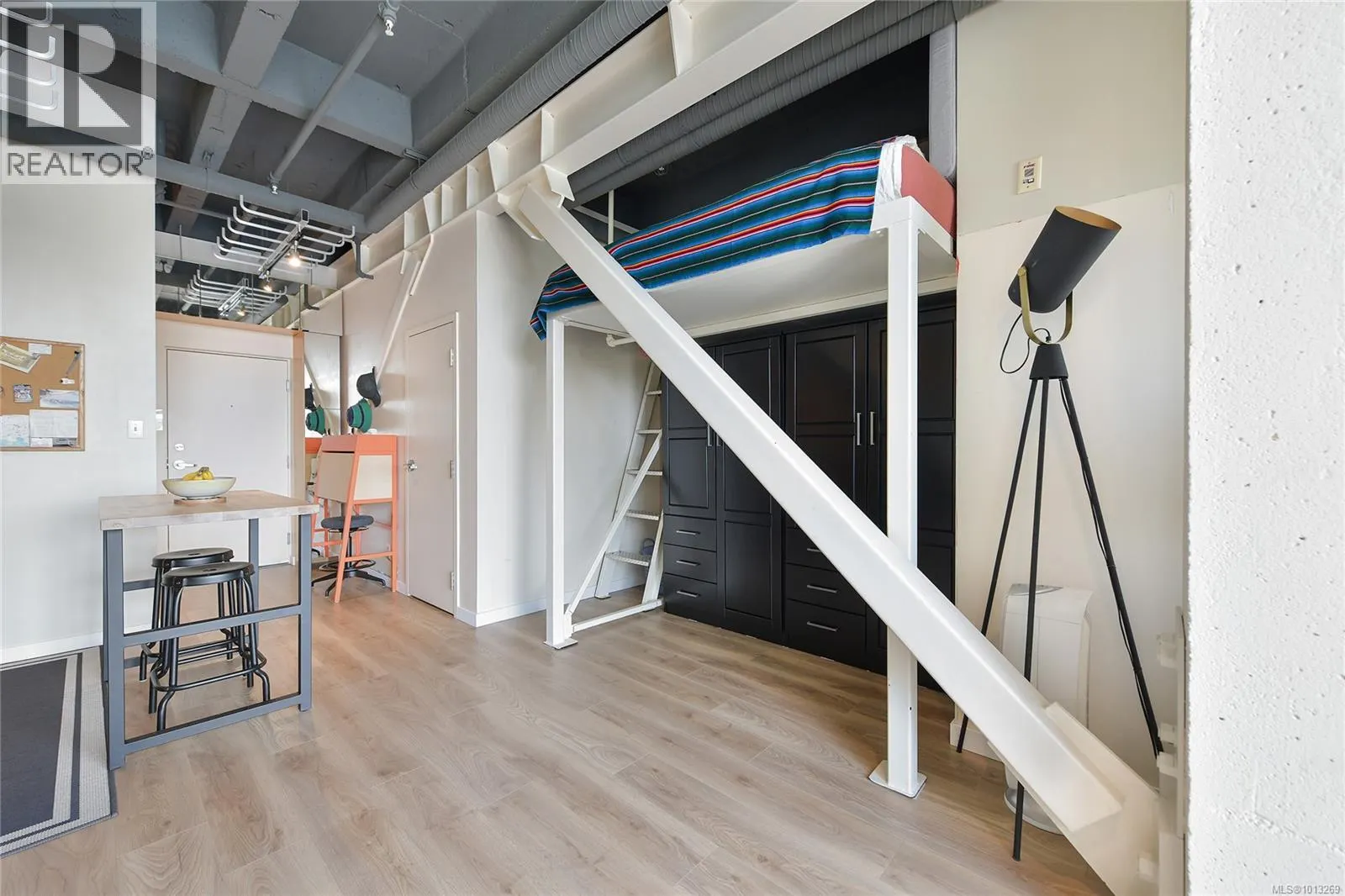 513 1061 Fort St