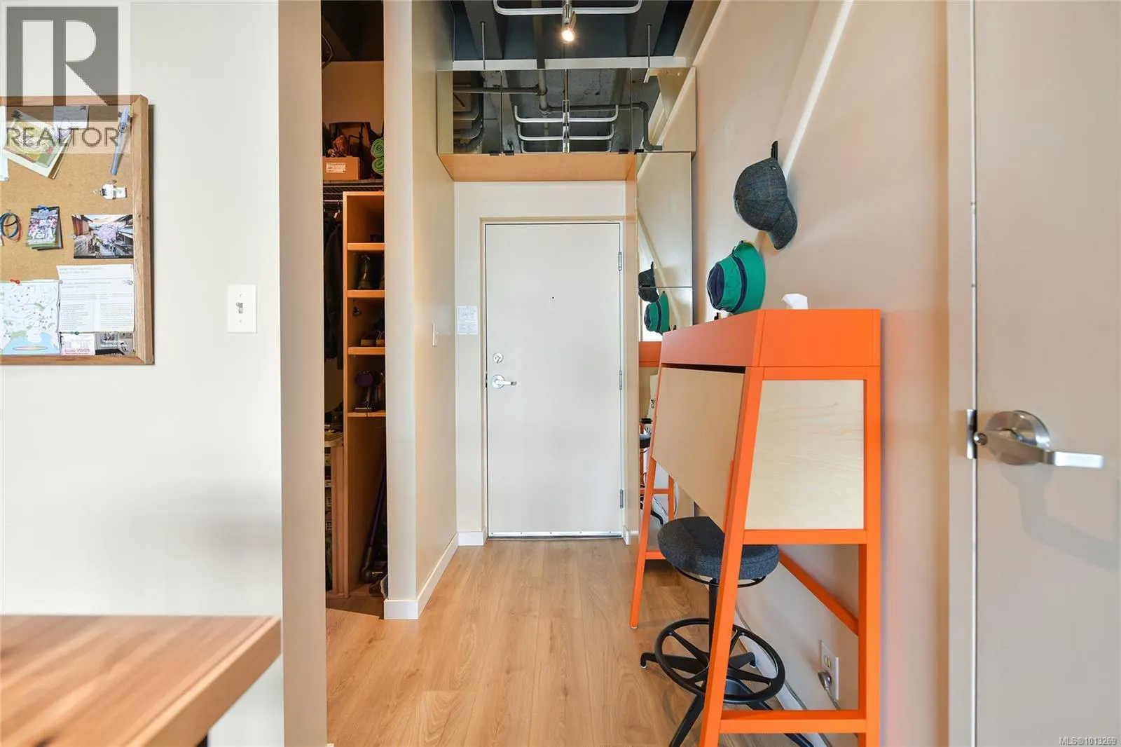 513 1061 Fort St