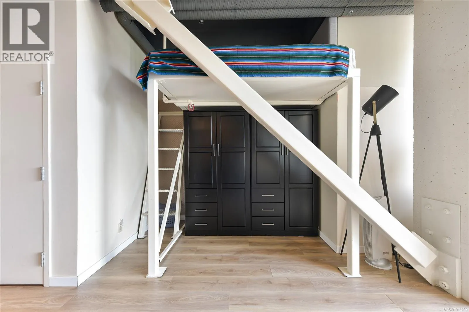 513 1061 Fort St