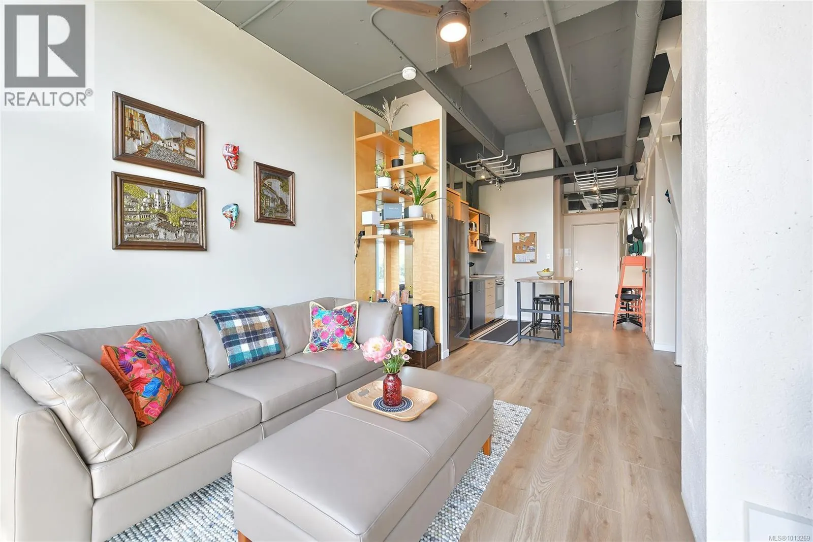 513 1061 Fort St