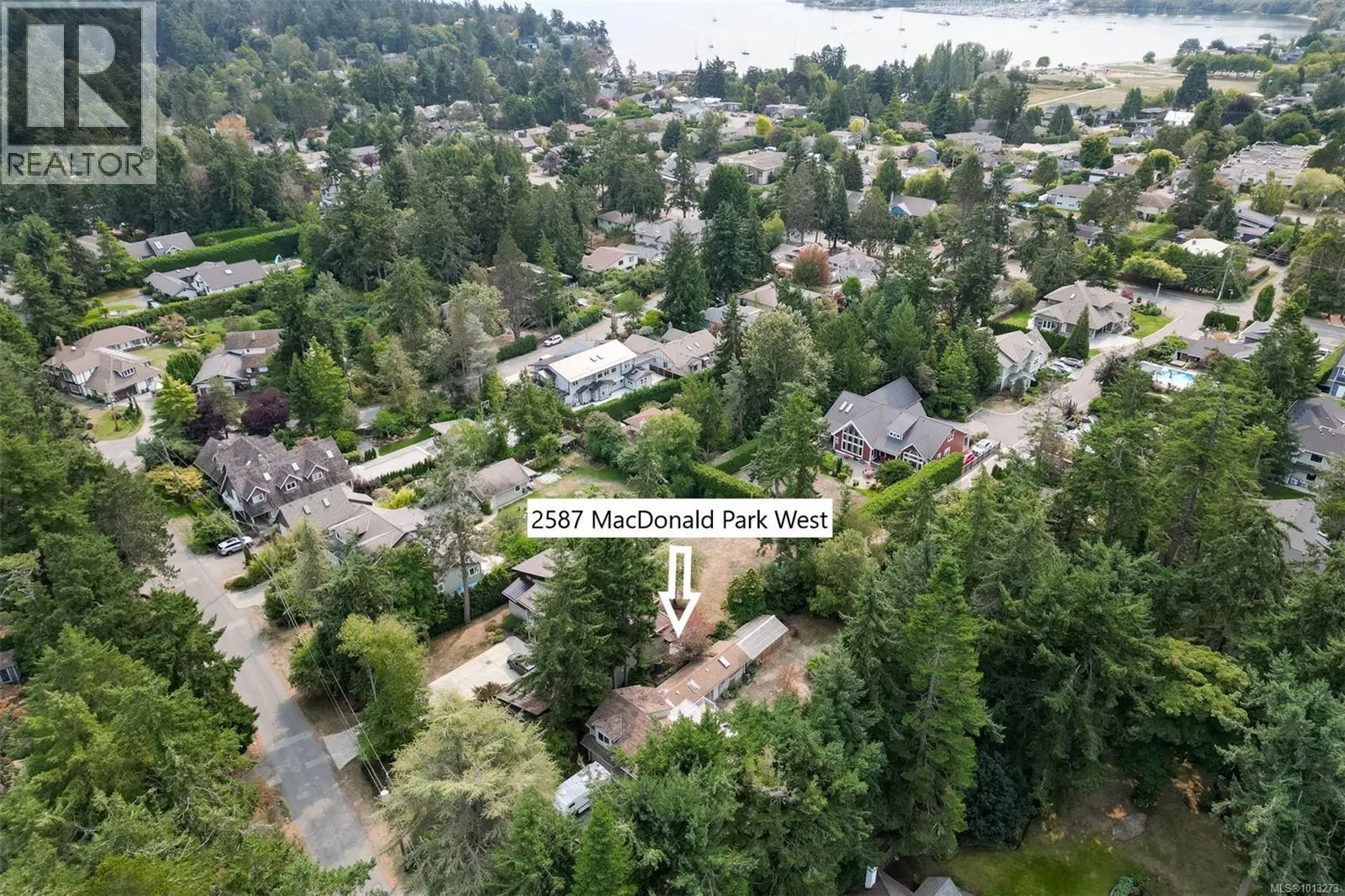 2587 MacDonald Dr W