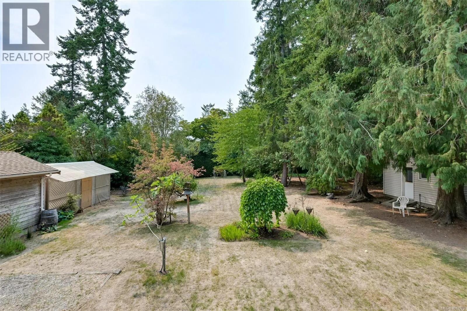 2587 MacDonald Dr W