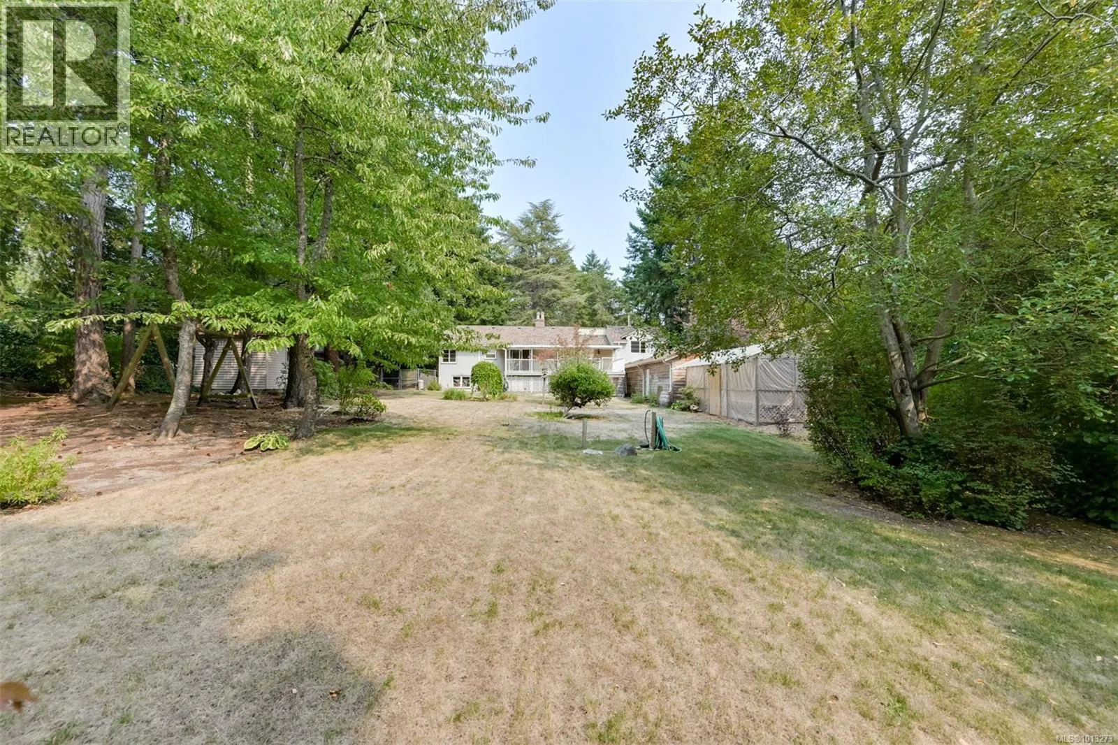 2587 MacDonald Dr W