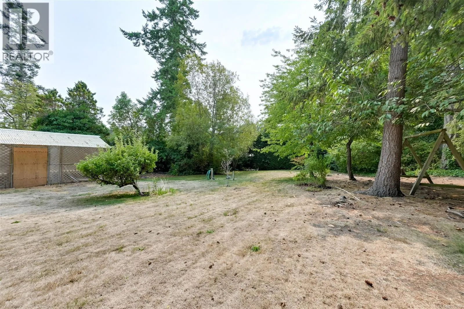 2587 MacDonald Dr W