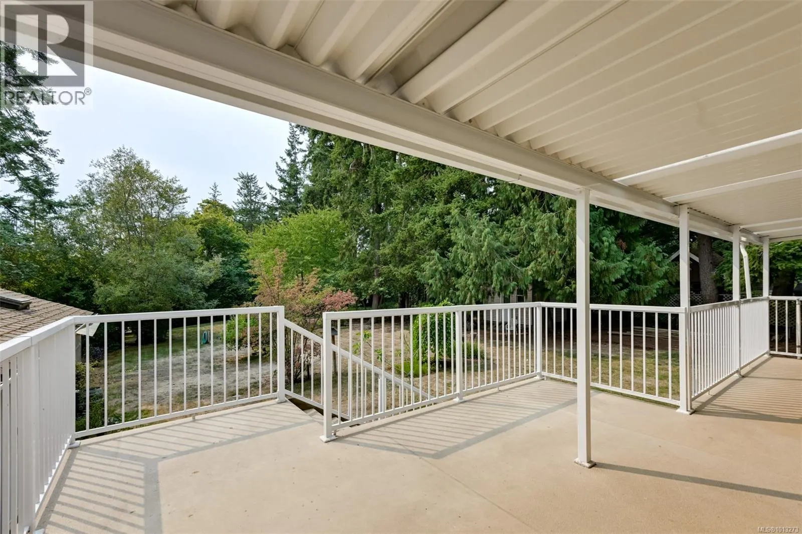 2587 MacDonald Dr W