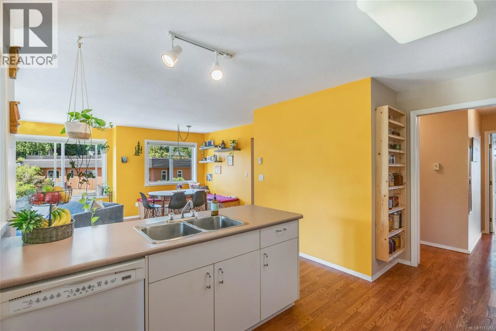 10 161 Fern Rd