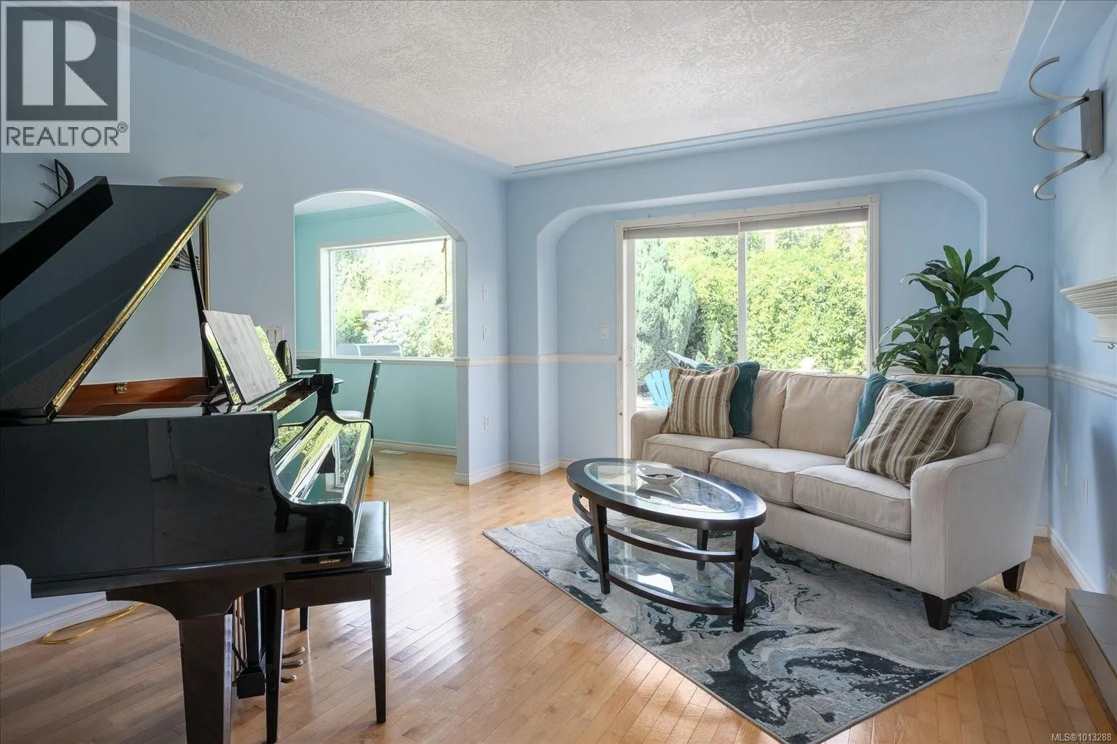 5804 Quarry Cres