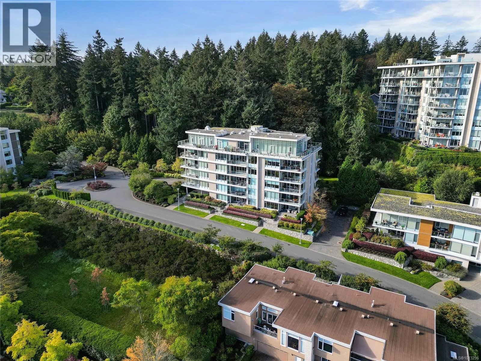 502 748 Sayward Hill Terr