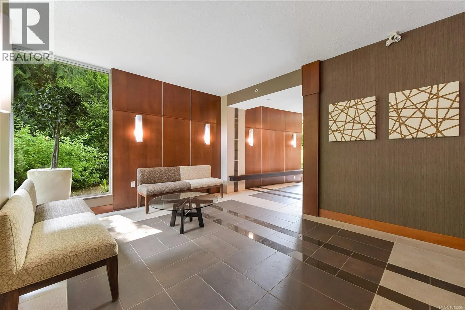 502 748 Sayward Hill Terr
