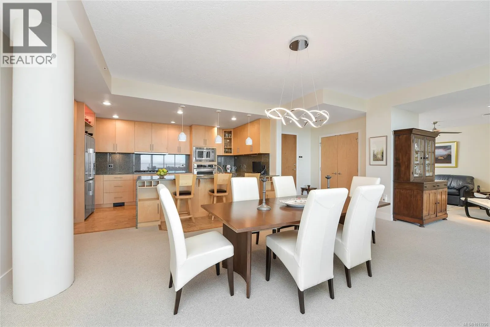 502 748 Sayward Hill Terr