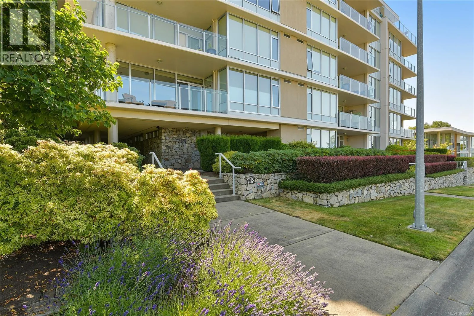 502 748 Sayward Hill Terr