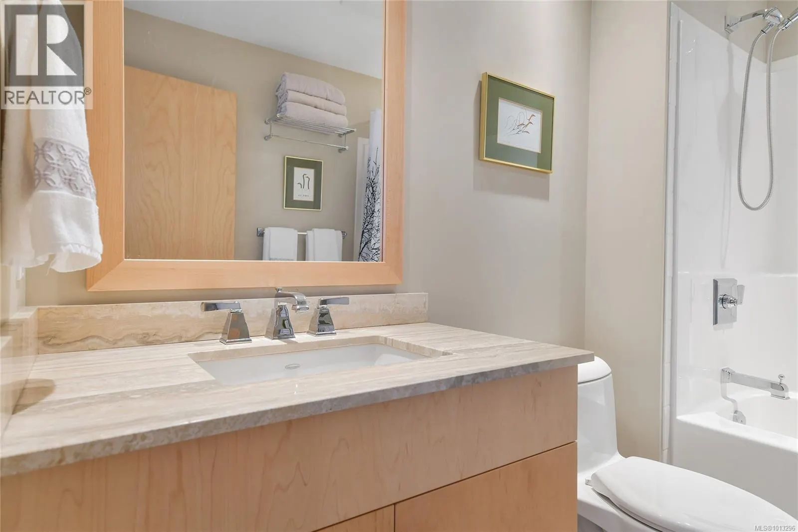 502 748 Sayward Hill Terr