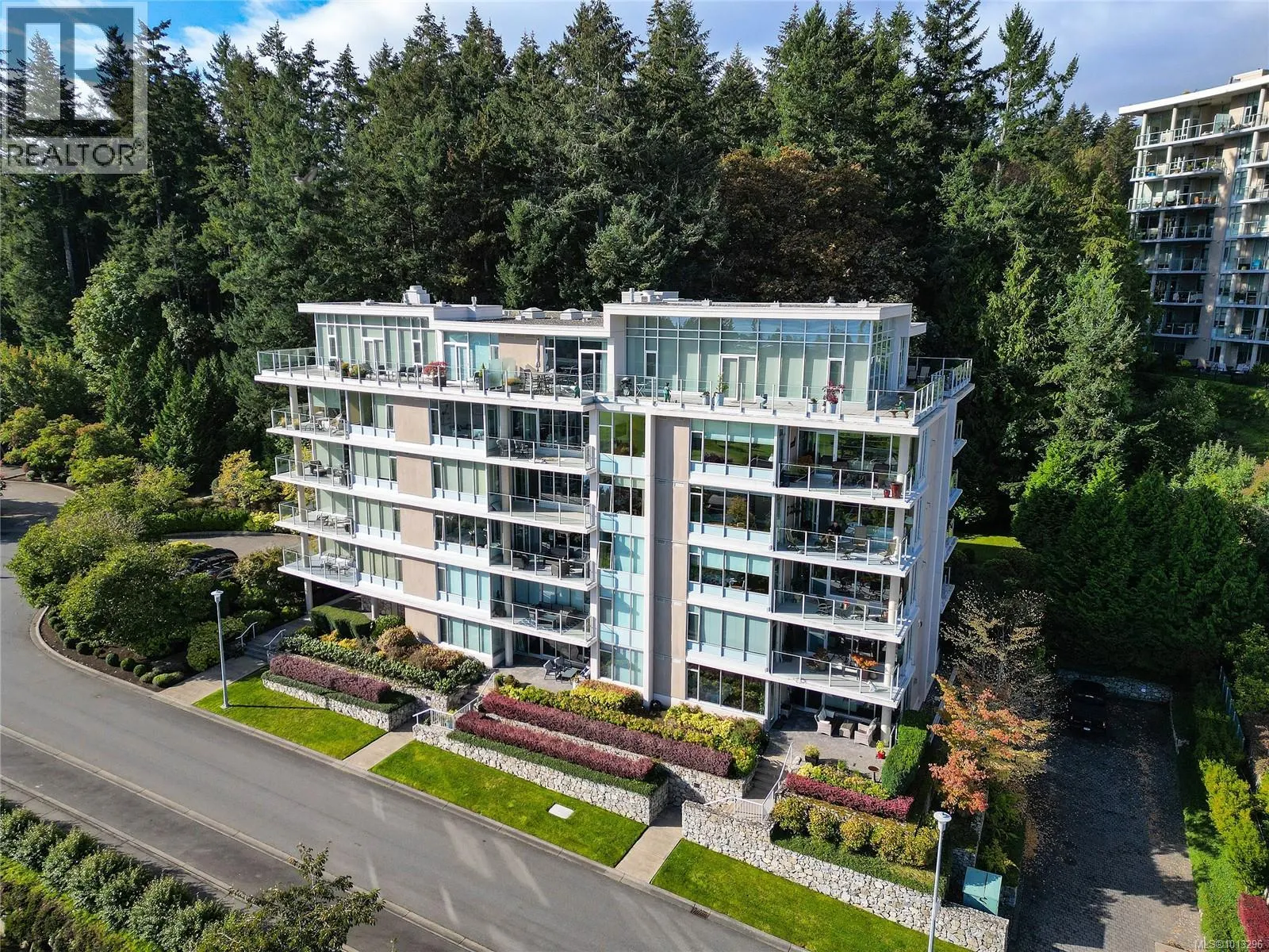 502 748 Sayward Hill Terr