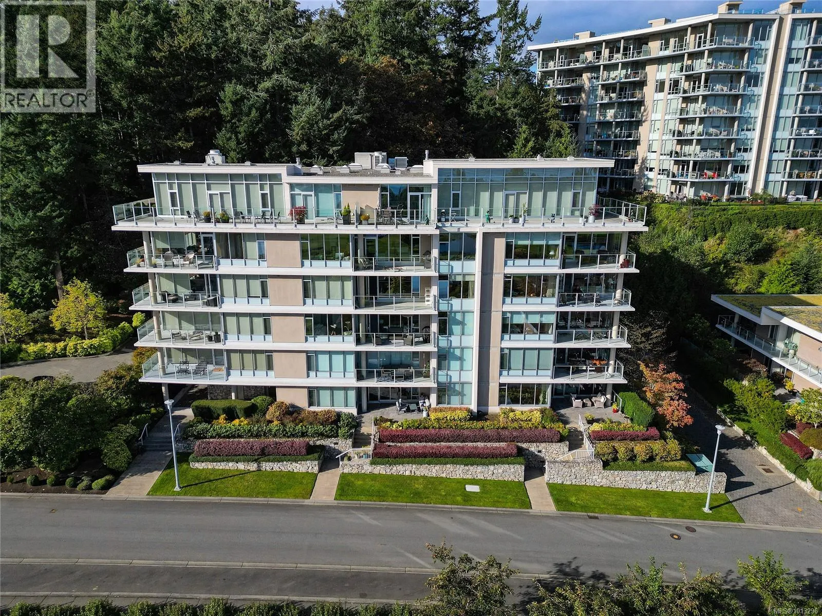 502 748 Sayward Hill Terr