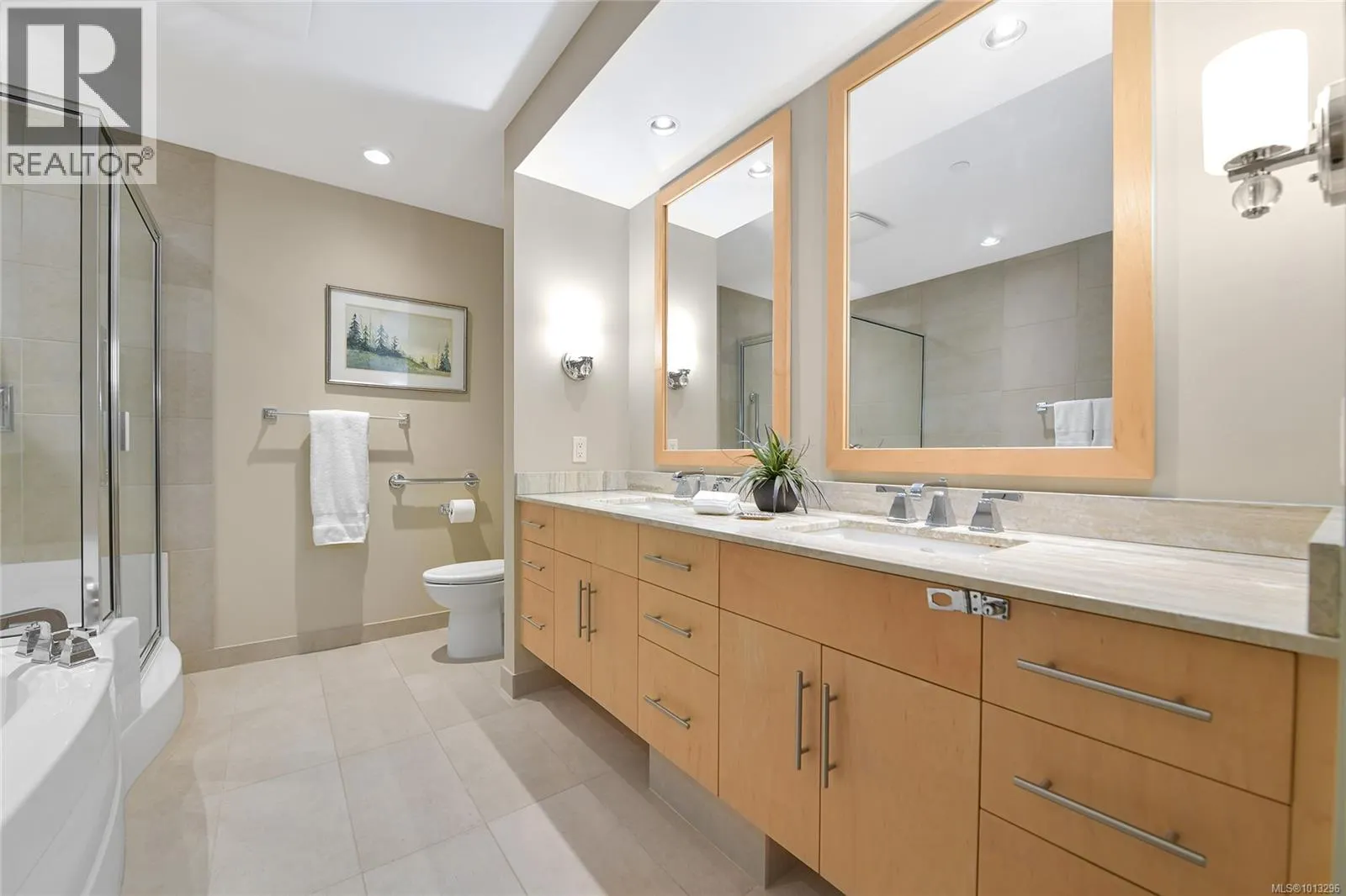 502 748 Sayward Hill Terr