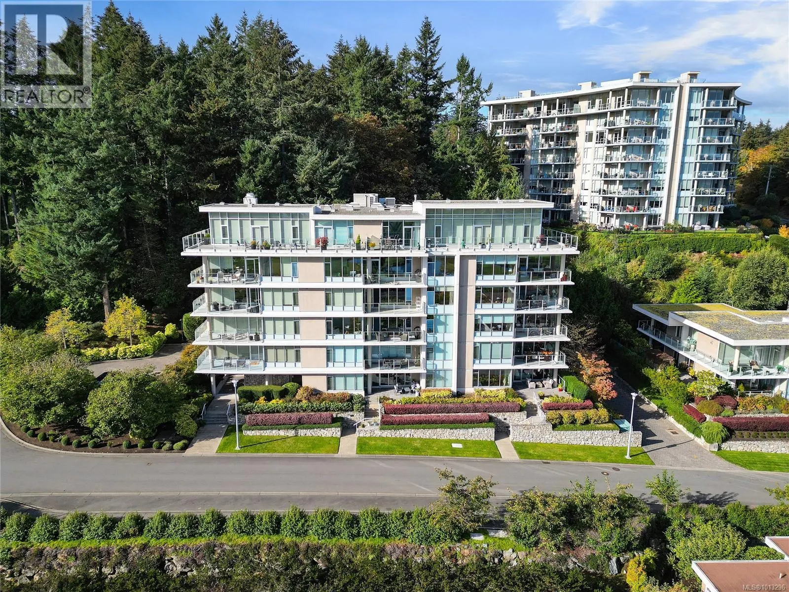 502 748 Sayward Hill Terr